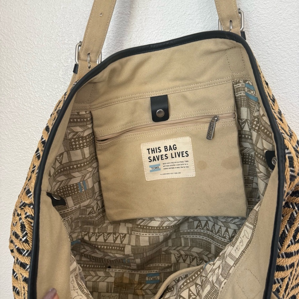 TOMS Island Chevron Woven Straw Large Tote Bag - Picture 3 of 9
